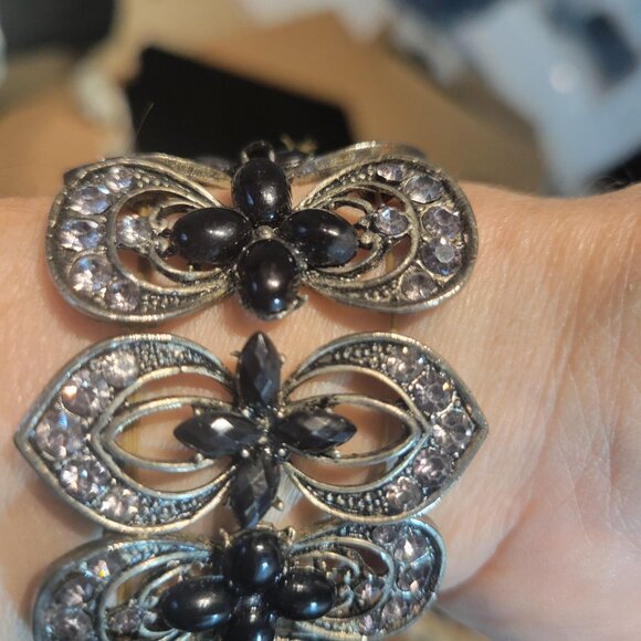 Dramatic Vintage Black & Faux Diamond Stretch Cuff Bracelet - Picture 3 of 4